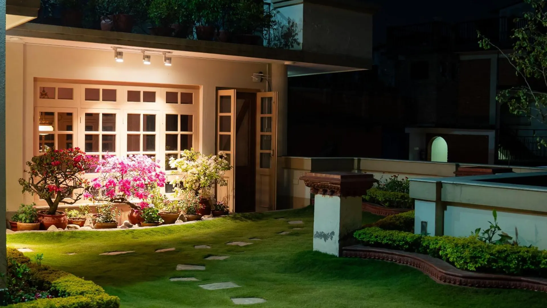 קטמנדו Heritage Stay & Cafe Corner נפאל